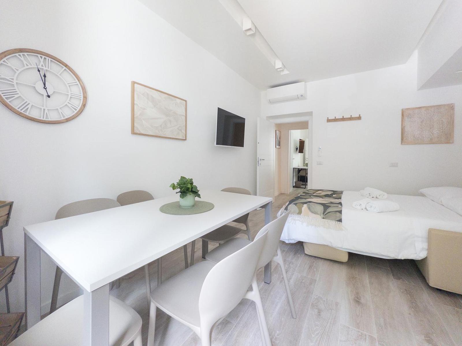 White Ottaviano — Photos 2