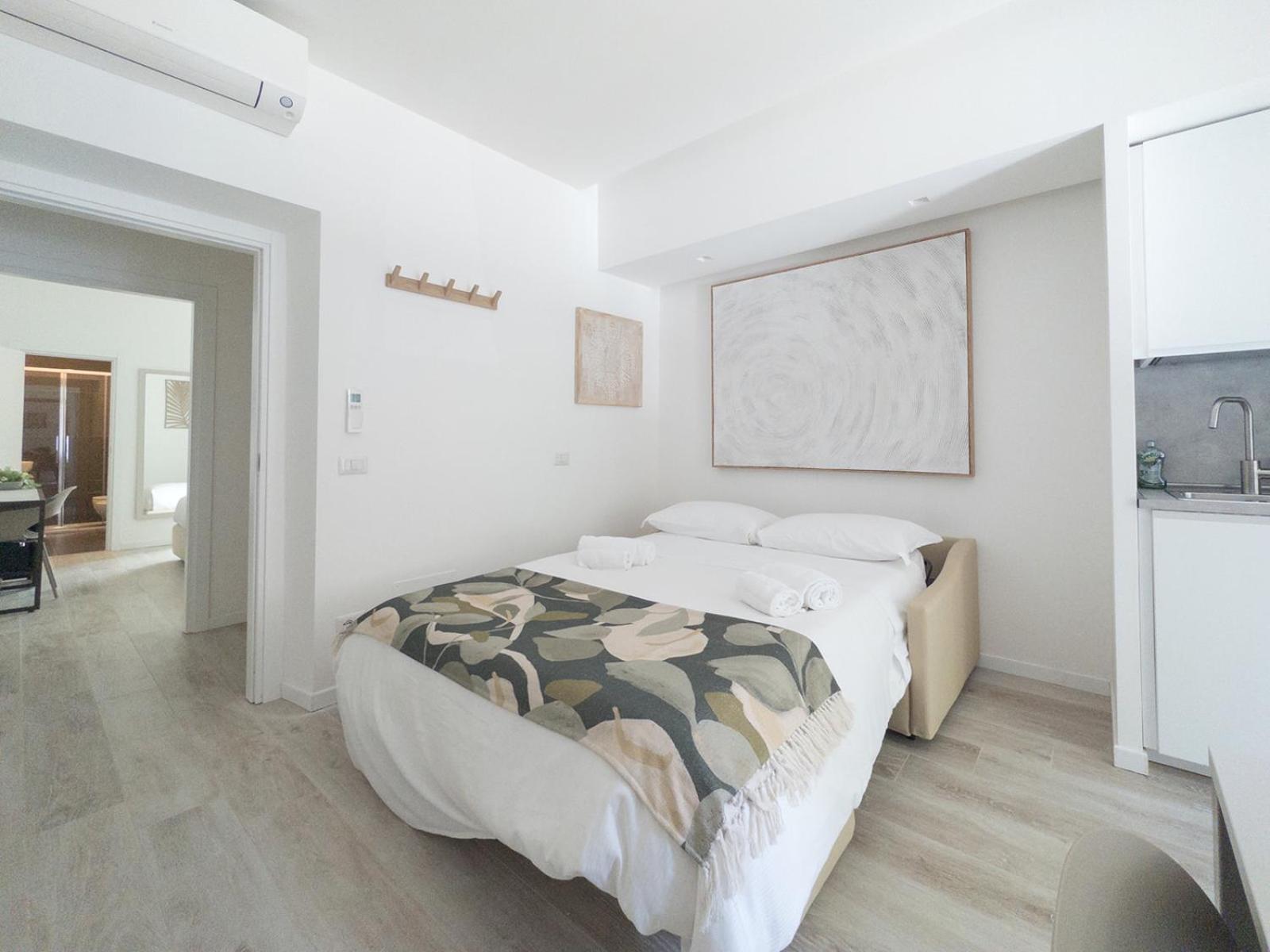 White Ottaviano — Photos 3